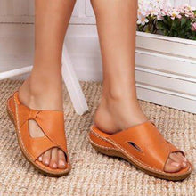 Load image into Gallery viewer, Ladies Thick Sole Comfortable Casual Slippers
